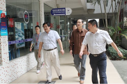 广东省职业技术学校校长等到广州万通汽修学校参观