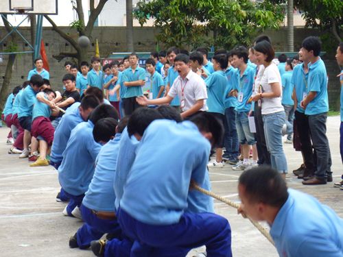拔河比赛现场