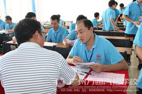 学生现场咨询