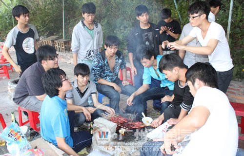 秋高气爽，共享秋游里的快乐时光