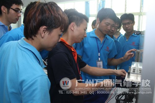 广州万通老师手把手教导学生