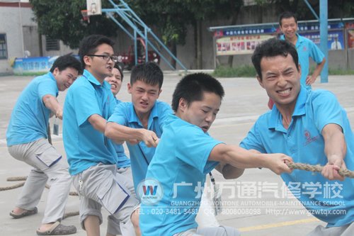 拔河比赛现场
