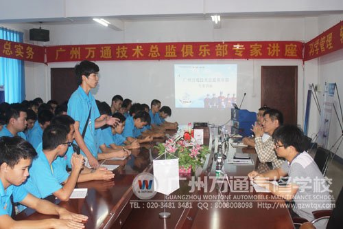 技术总监俱乐部讲座现场，同学们积极提问