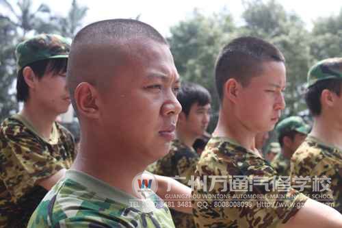 广州万通往年军训回顾之军训时，汗流浃背依然无限顾及