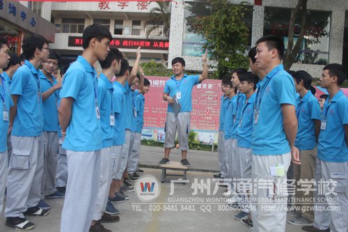 高台演讲同学们积极参与
