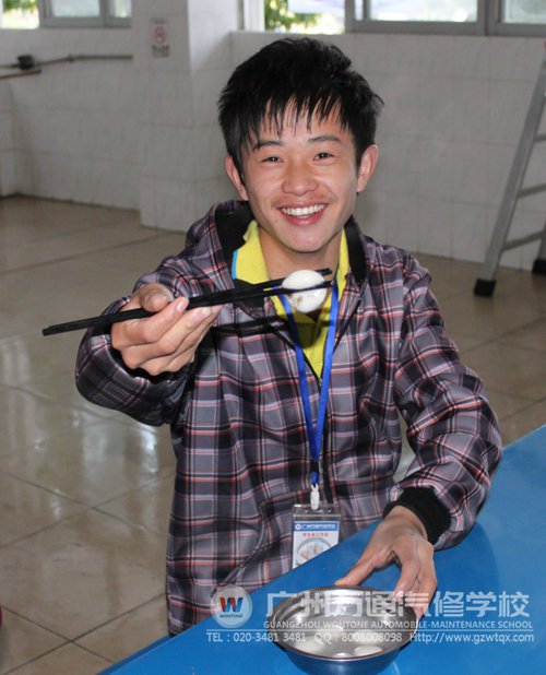 往年元宵节，广州万通学子可以在饭堂免费吃汤圆