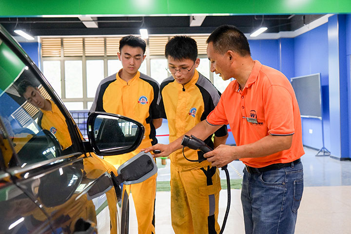 广州万通汽车学校